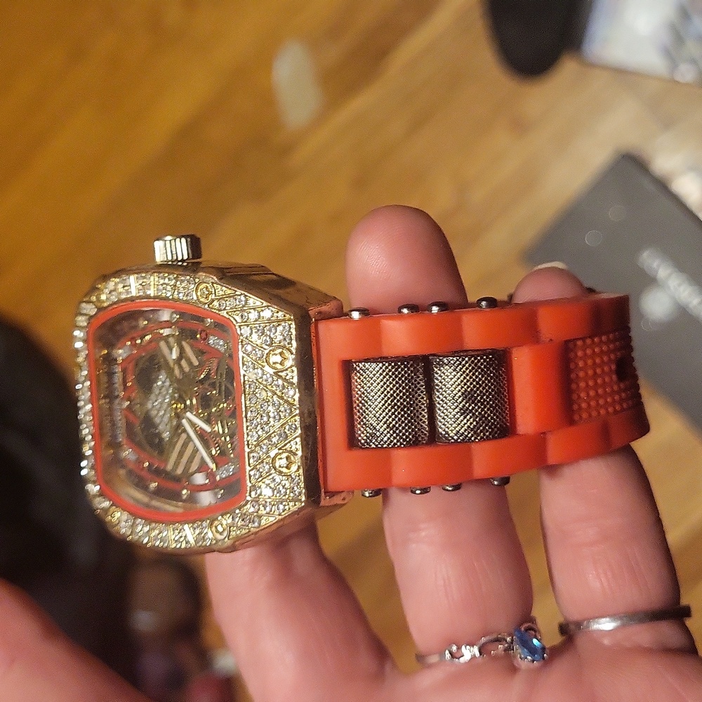 Watch - Picture 3 of 3
